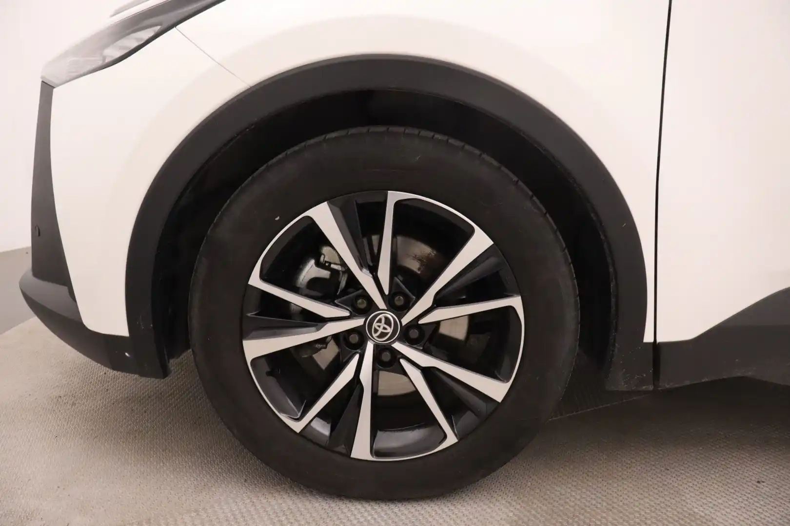 car-image