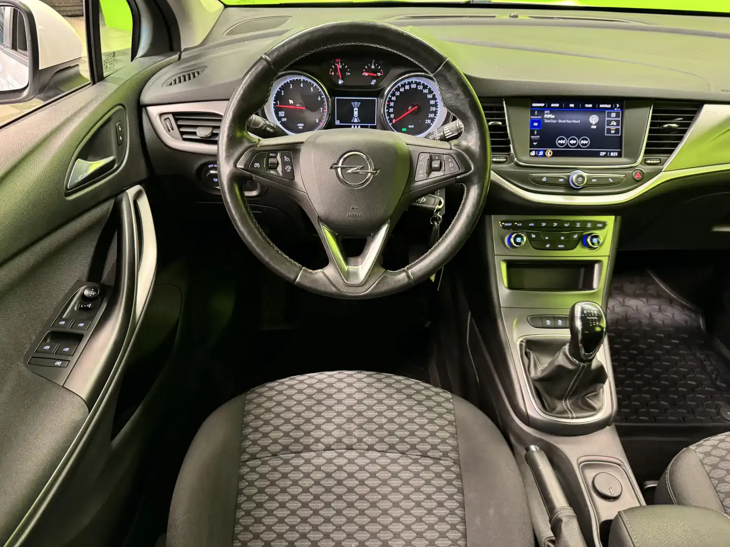 car-image