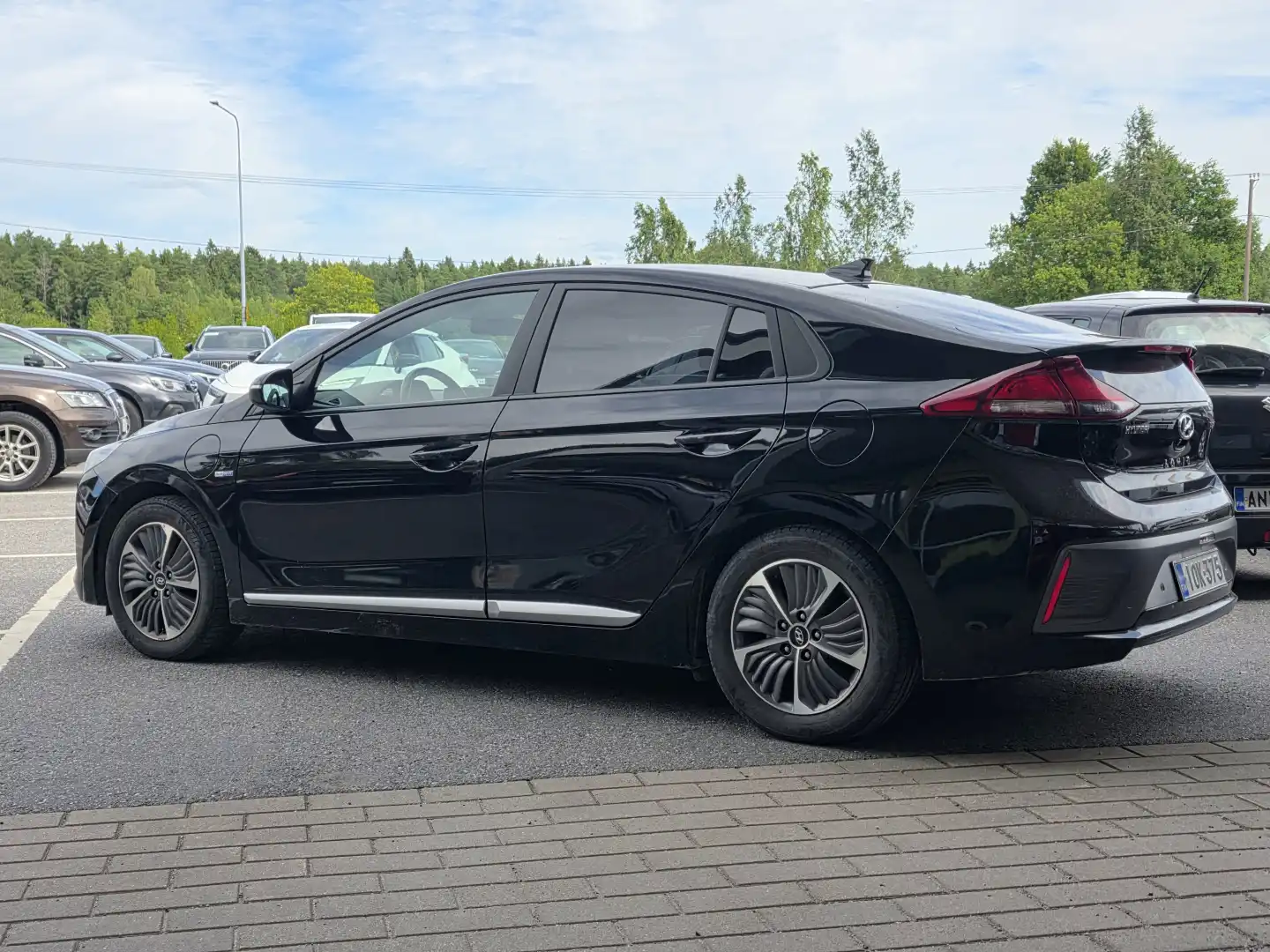 car-image