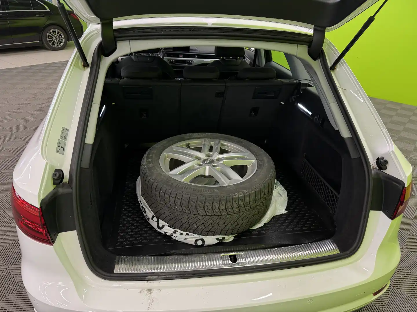 car-image