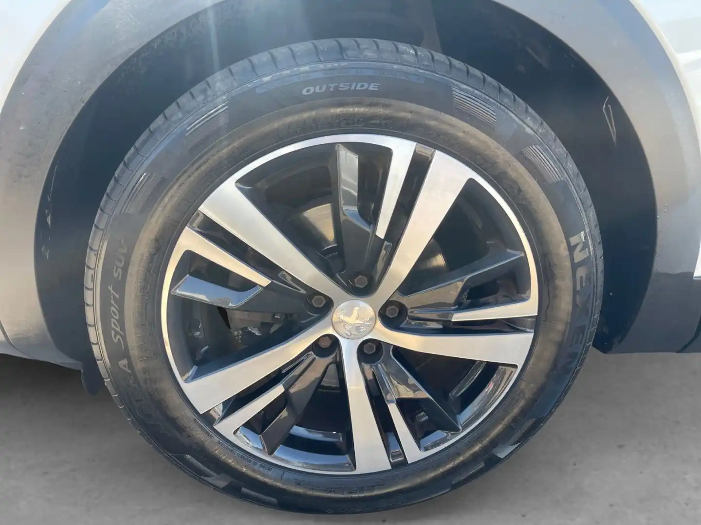 car-image