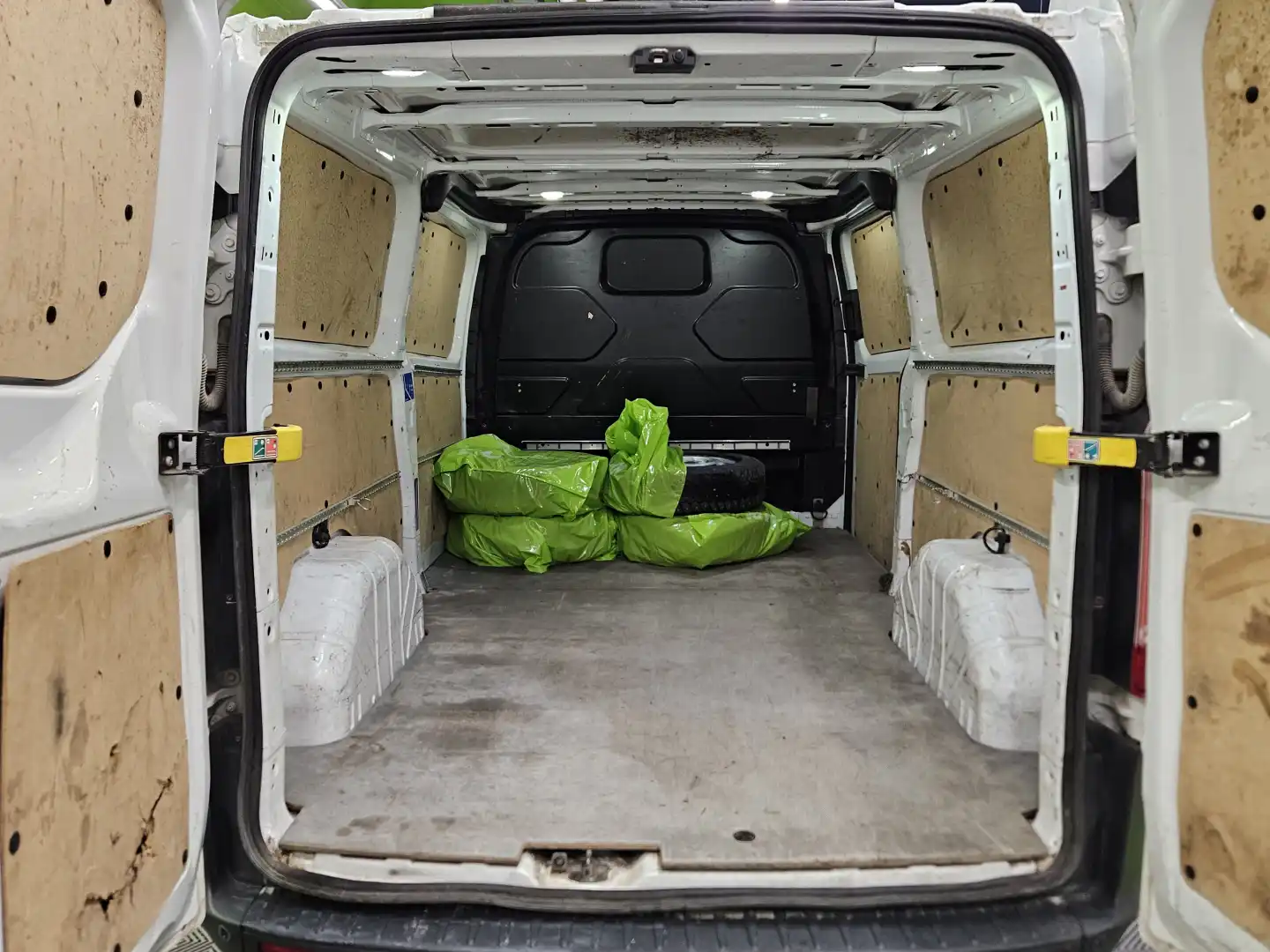 car-image