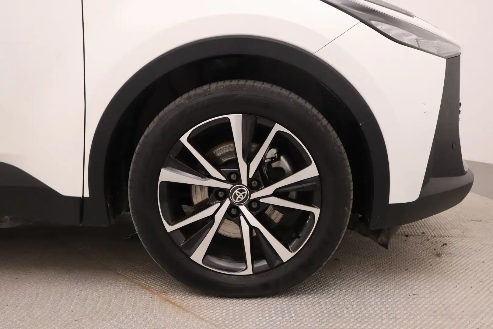car-image