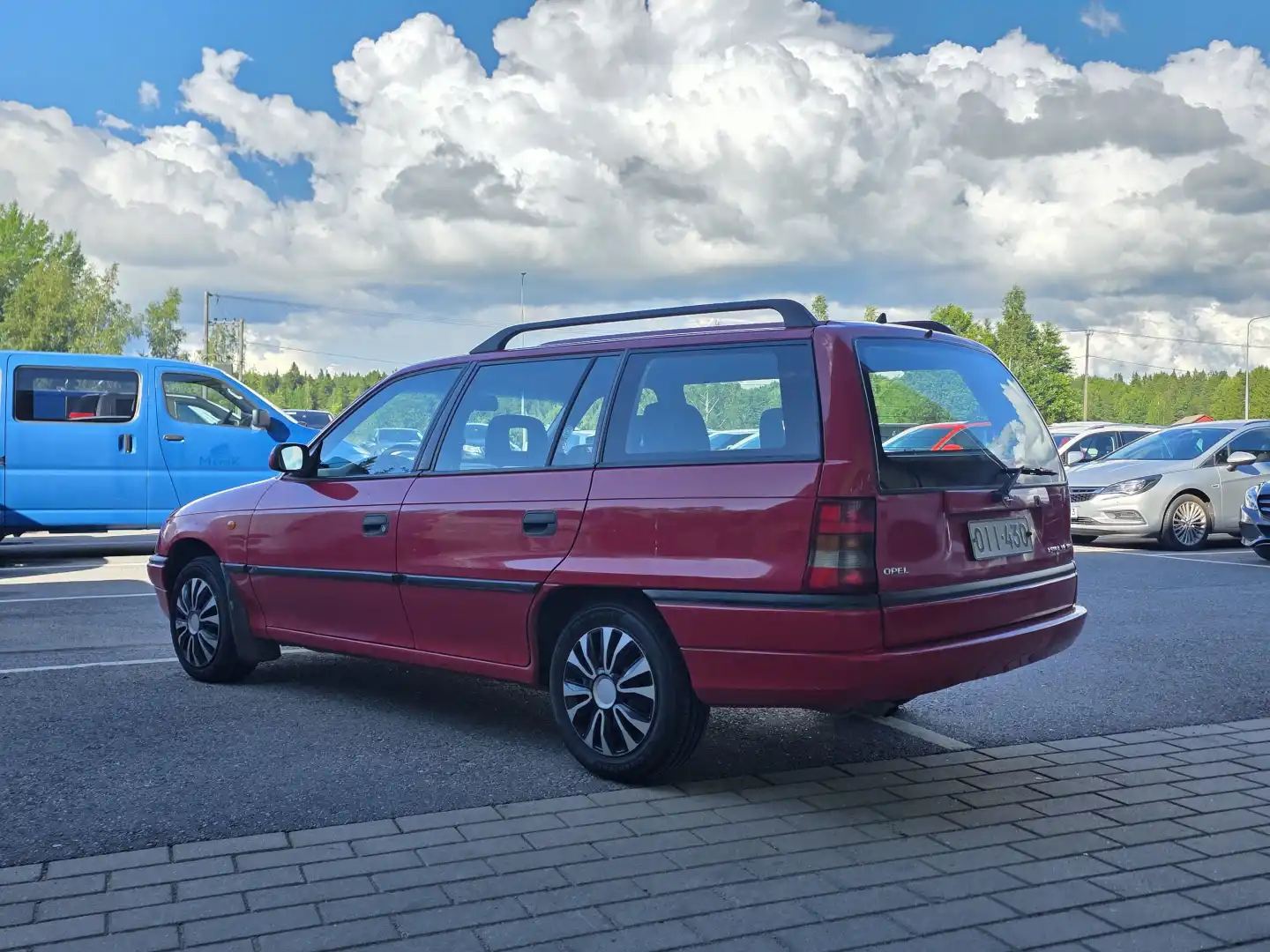 car-image