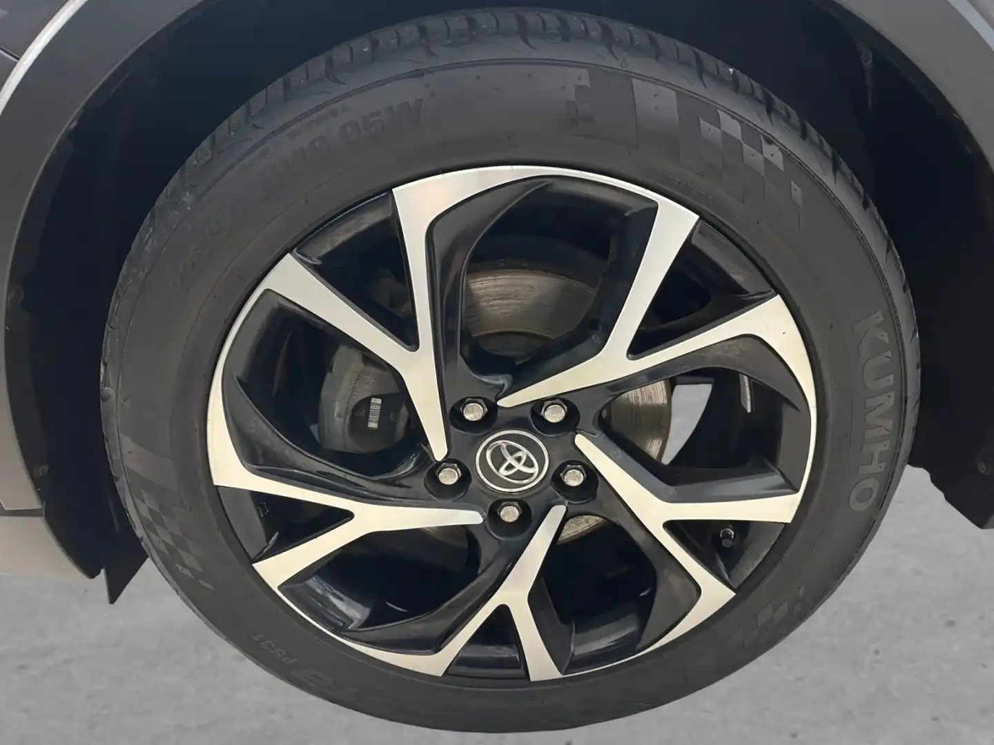 car-image