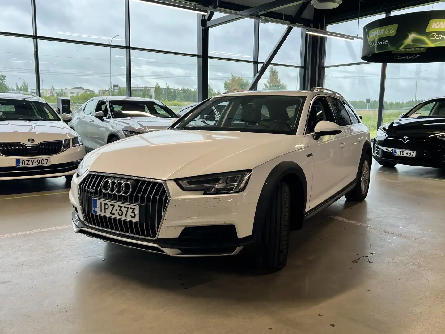 car-image