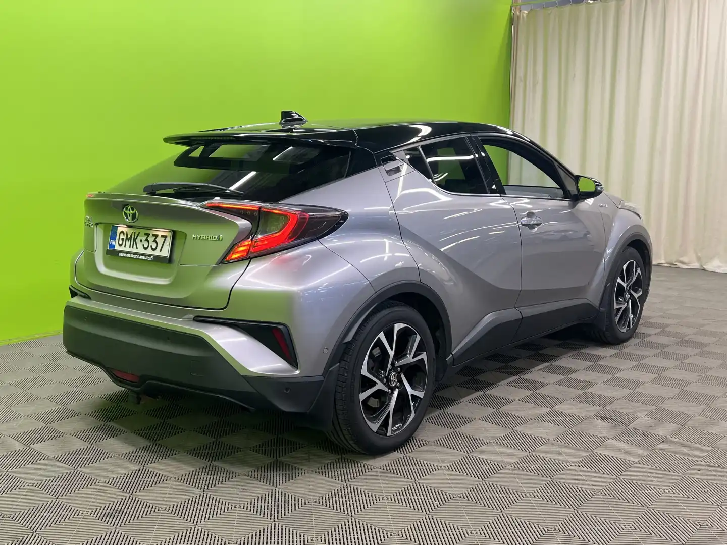 car-image