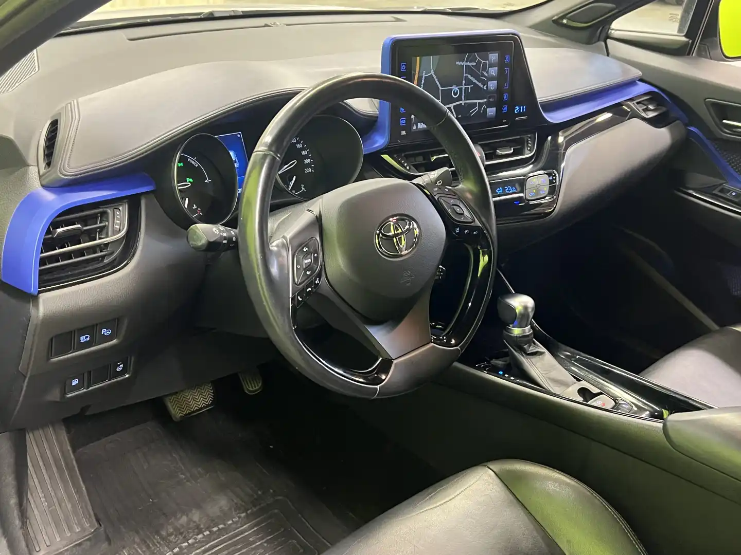 car-image