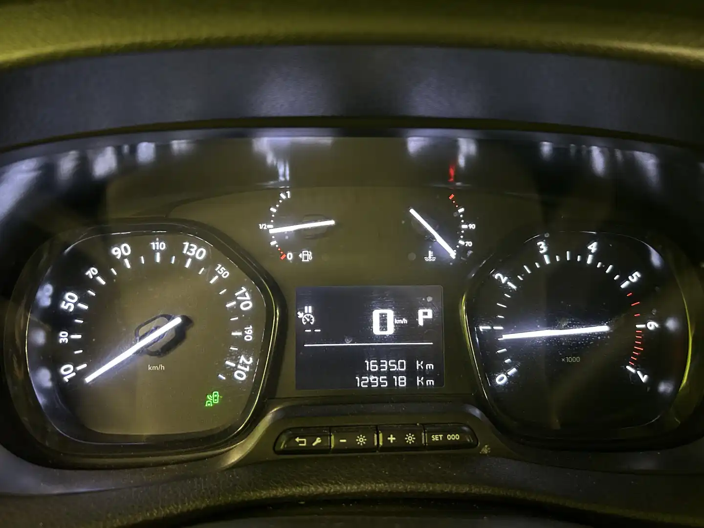 car-image
