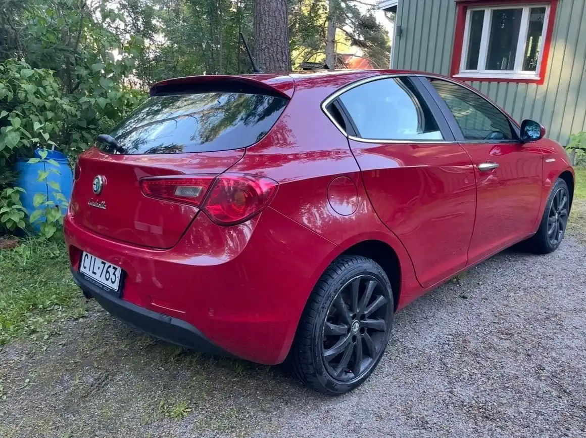car-image