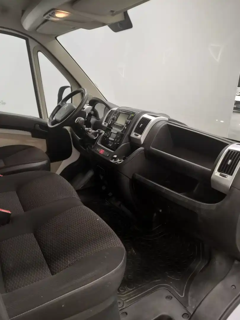 car-image