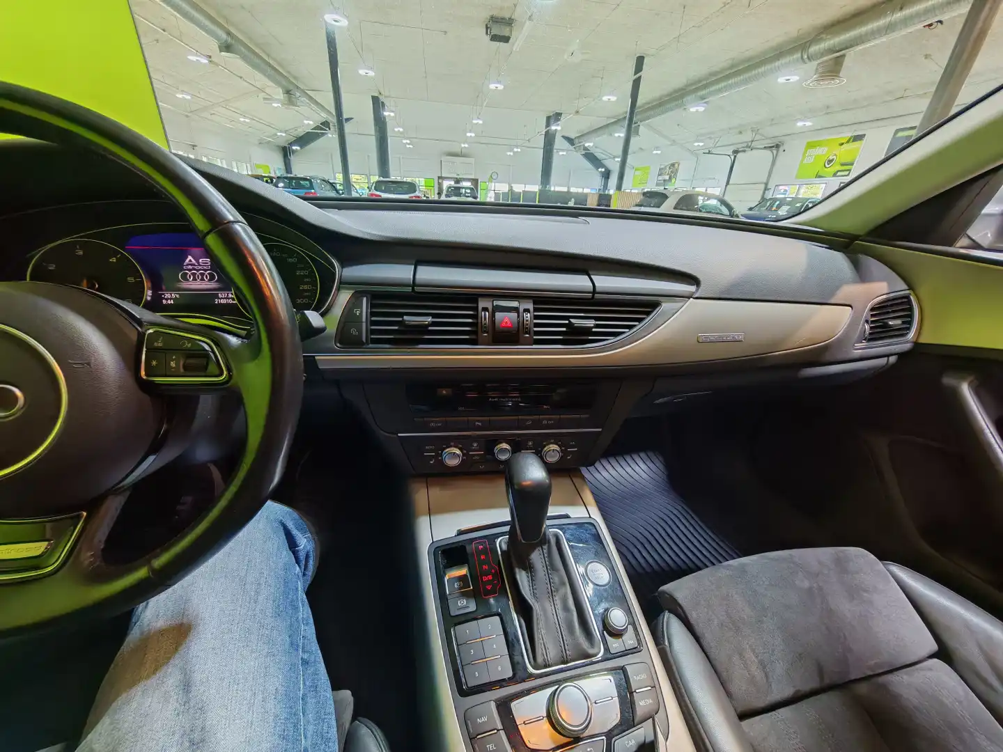 car-image