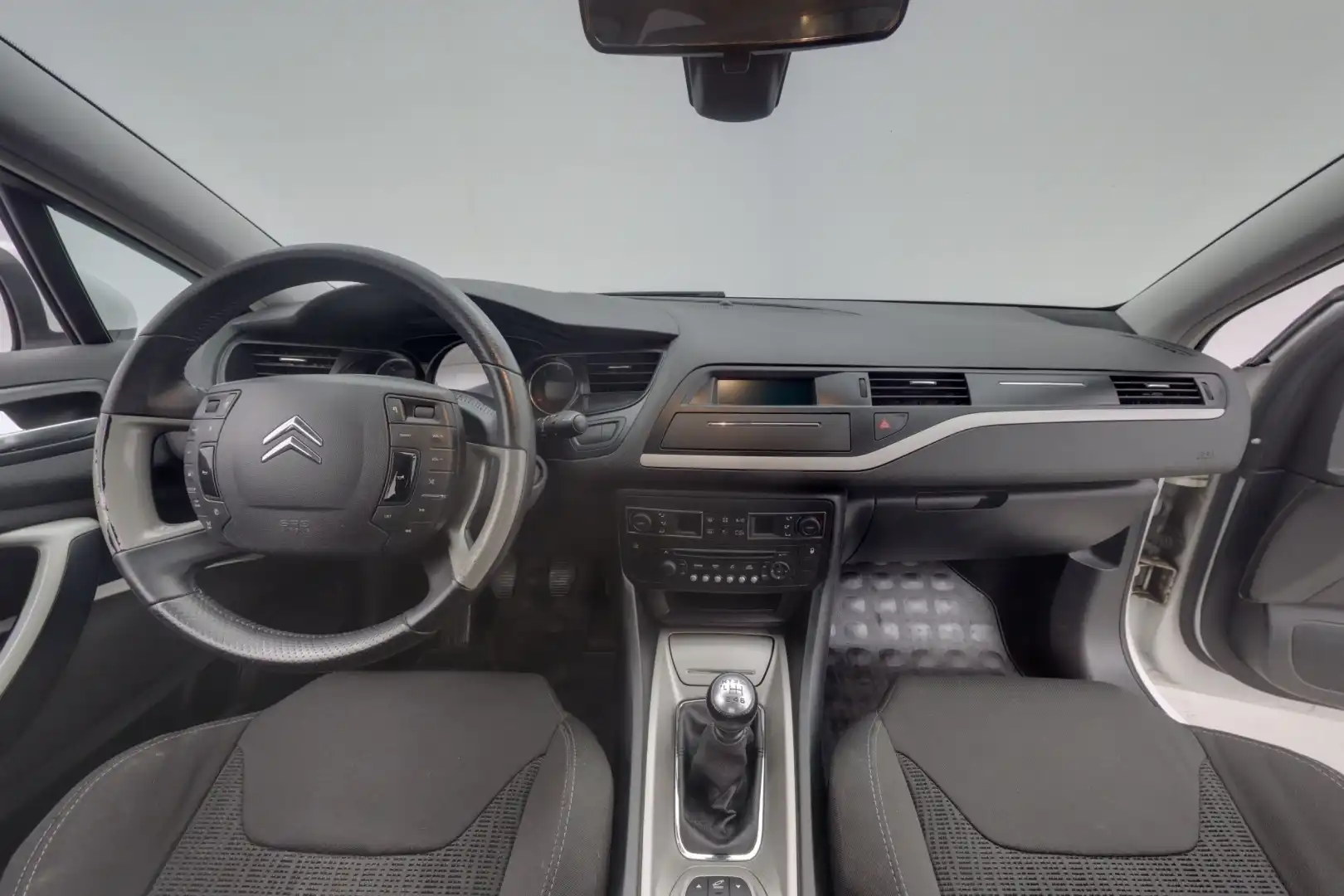car-image