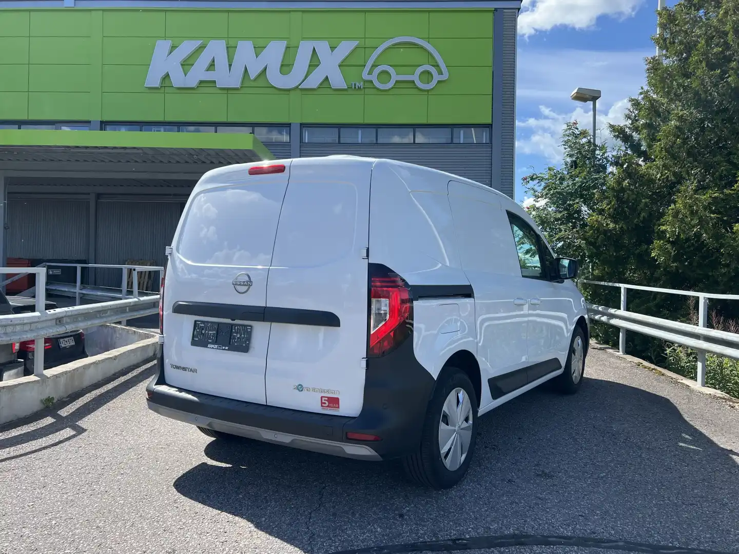 car-image