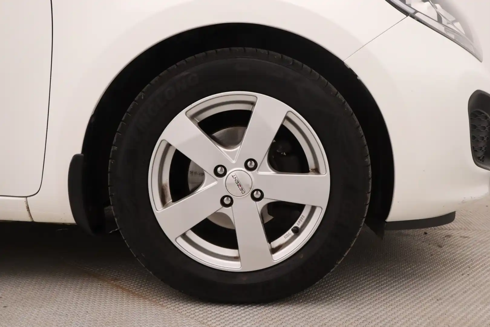 car-image