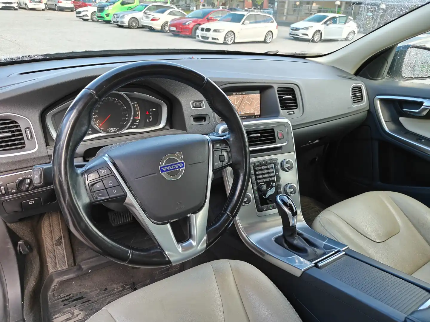 car-image
