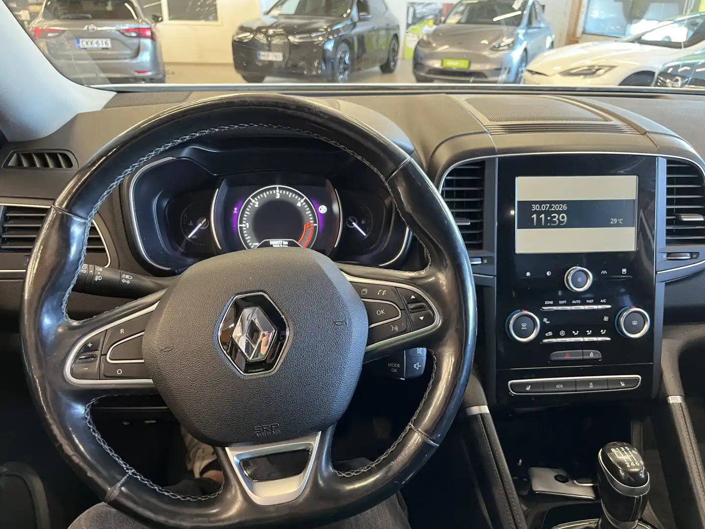 car-image