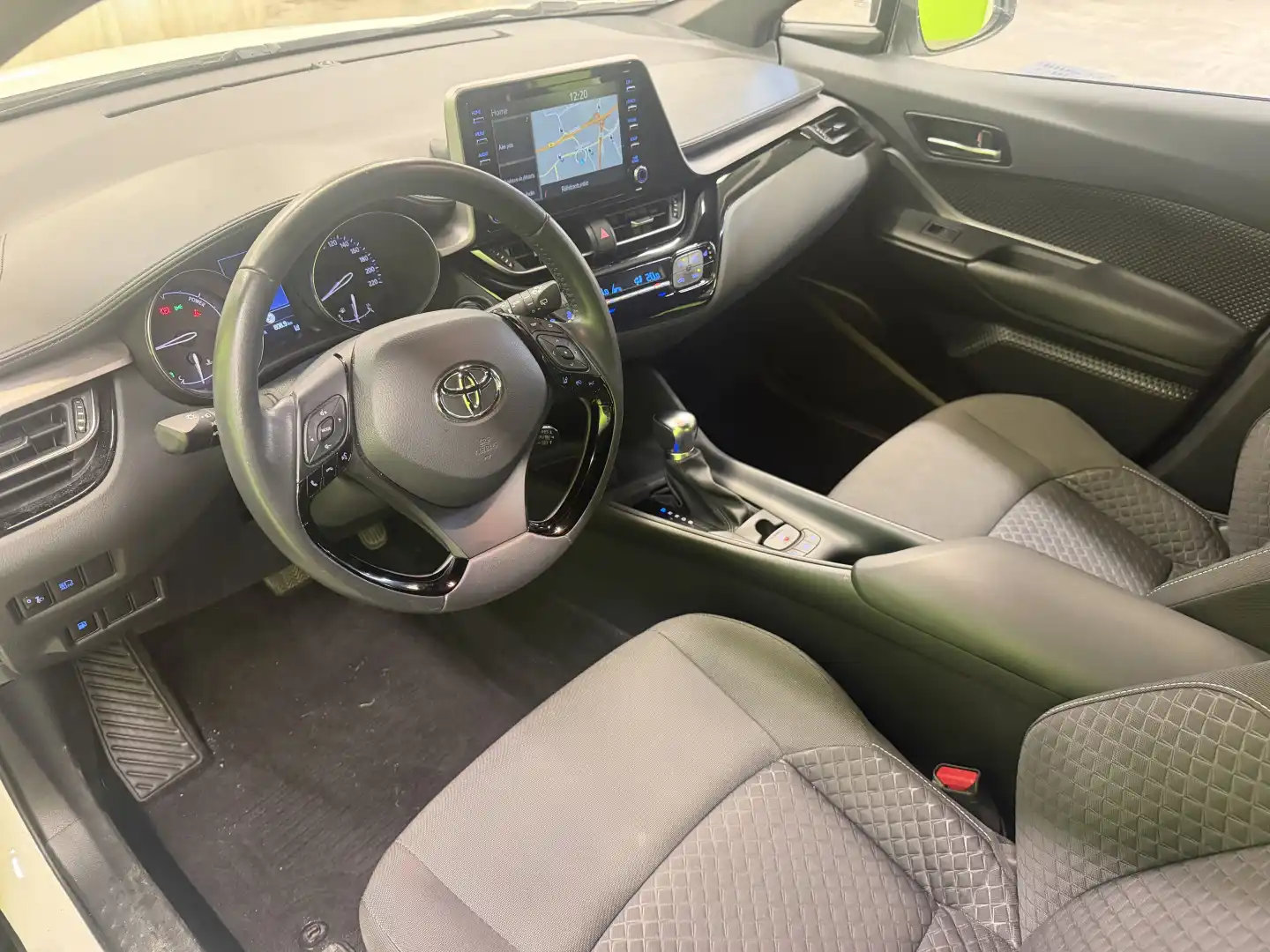 car-image