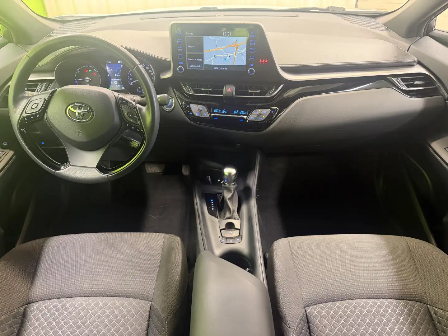 car-image