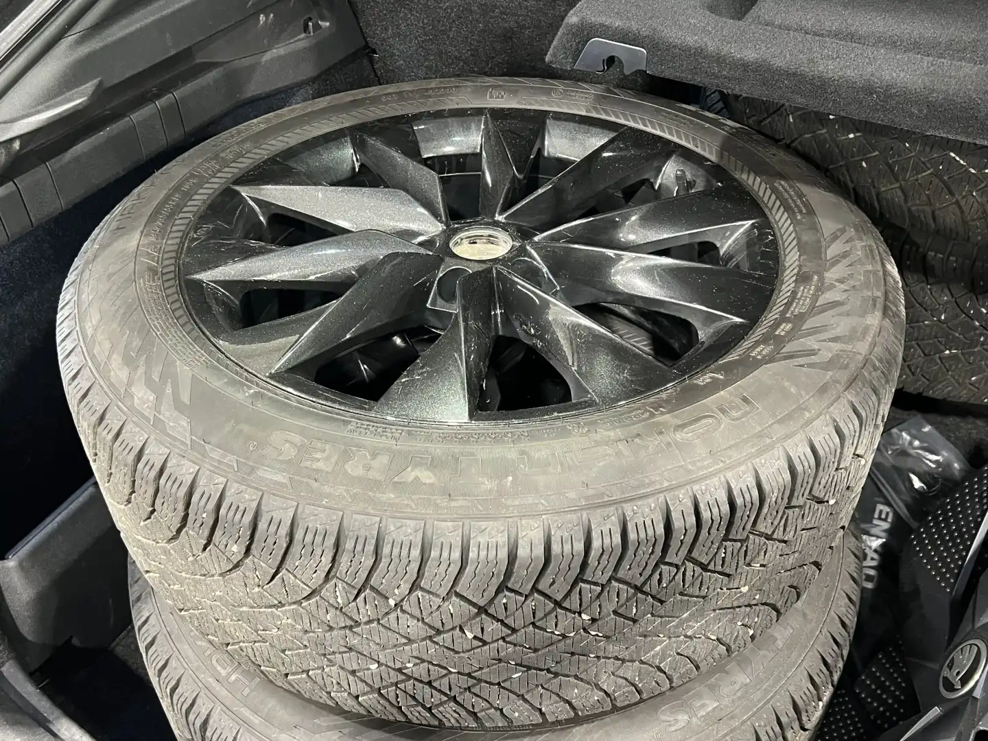 car-image