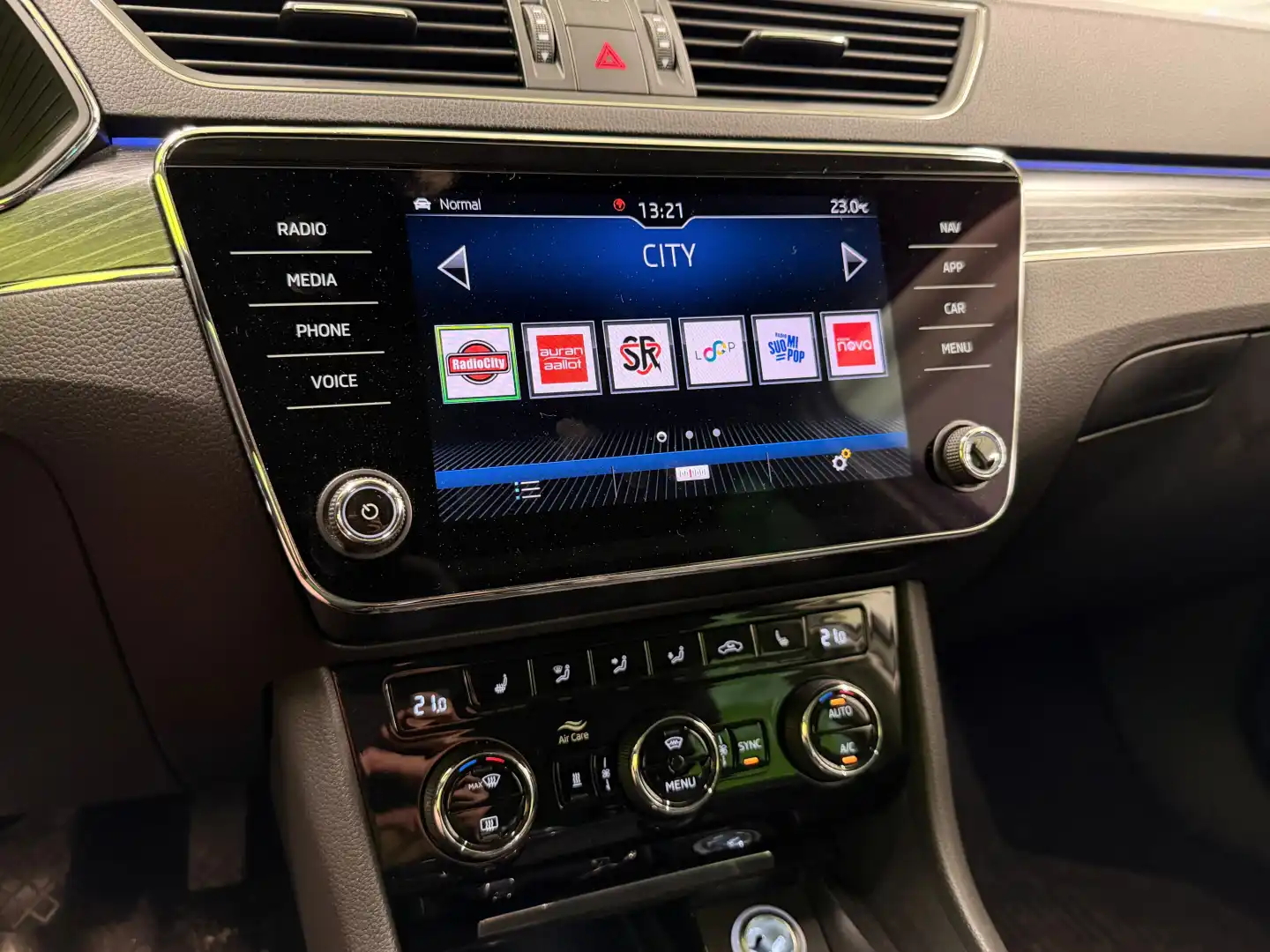 car-image
