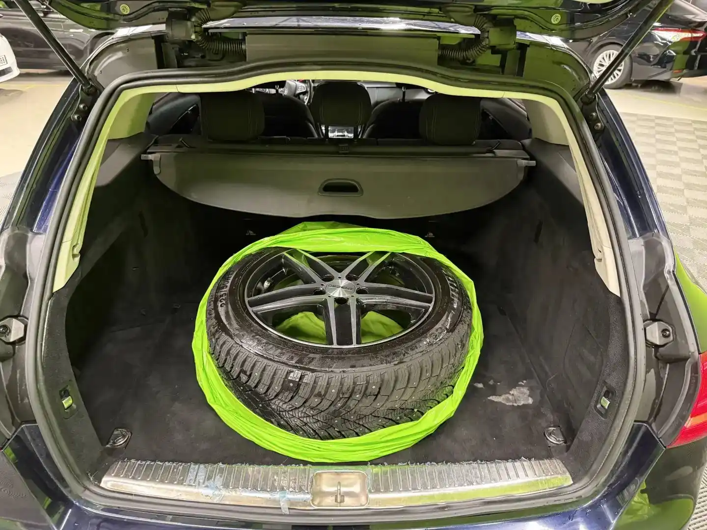 car-image