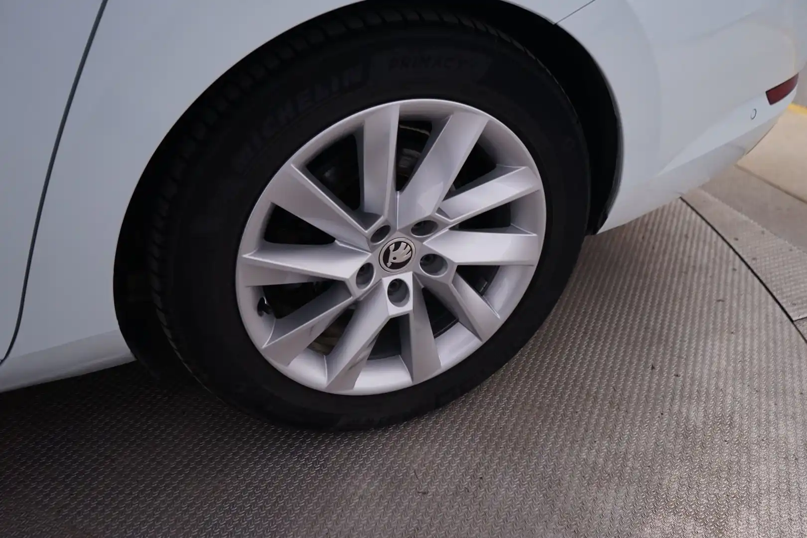car-image