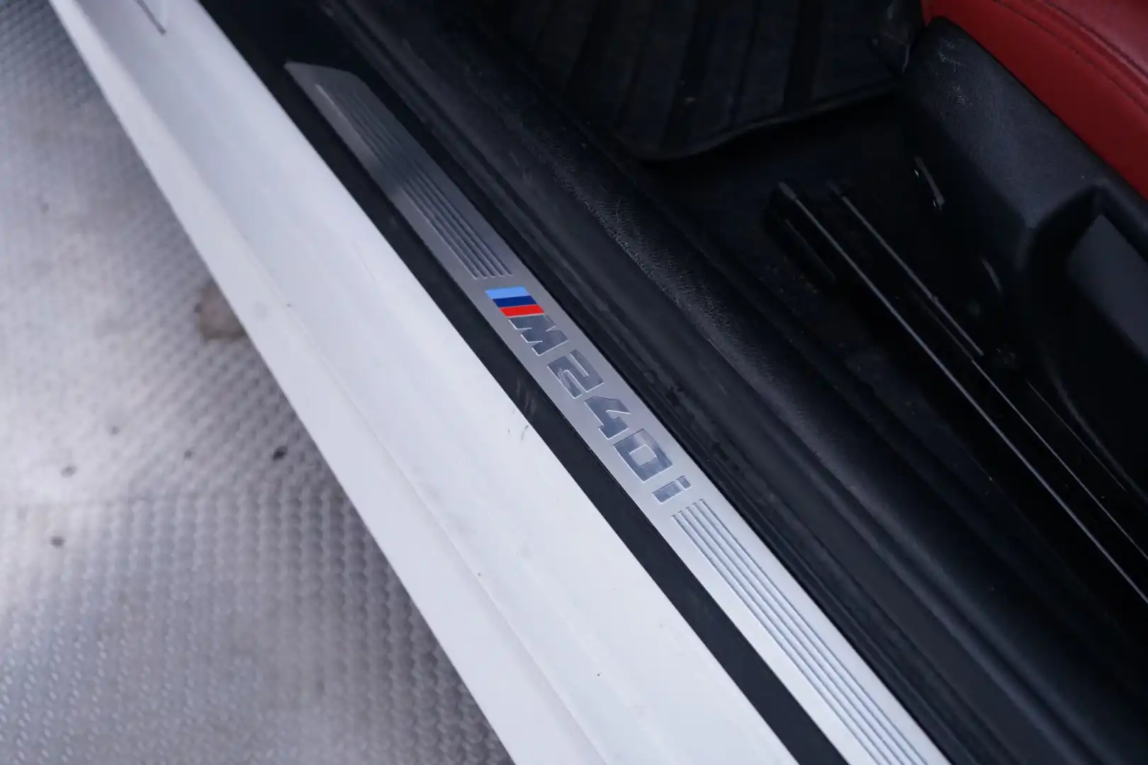car-image