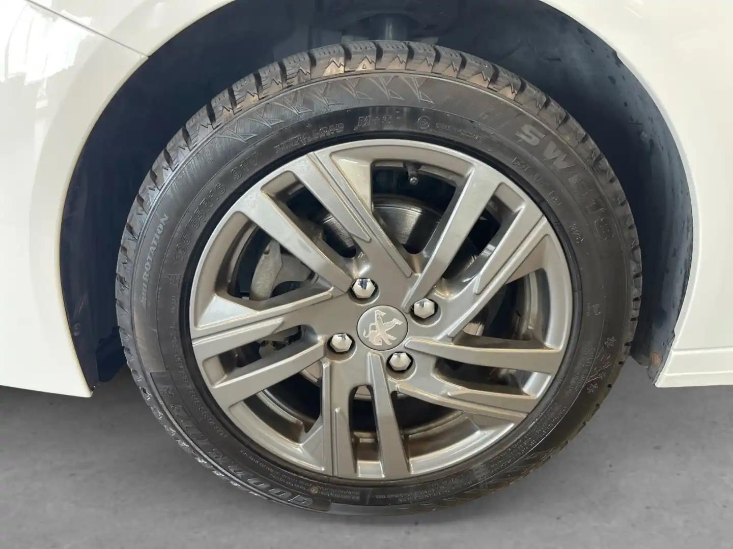 car-image
