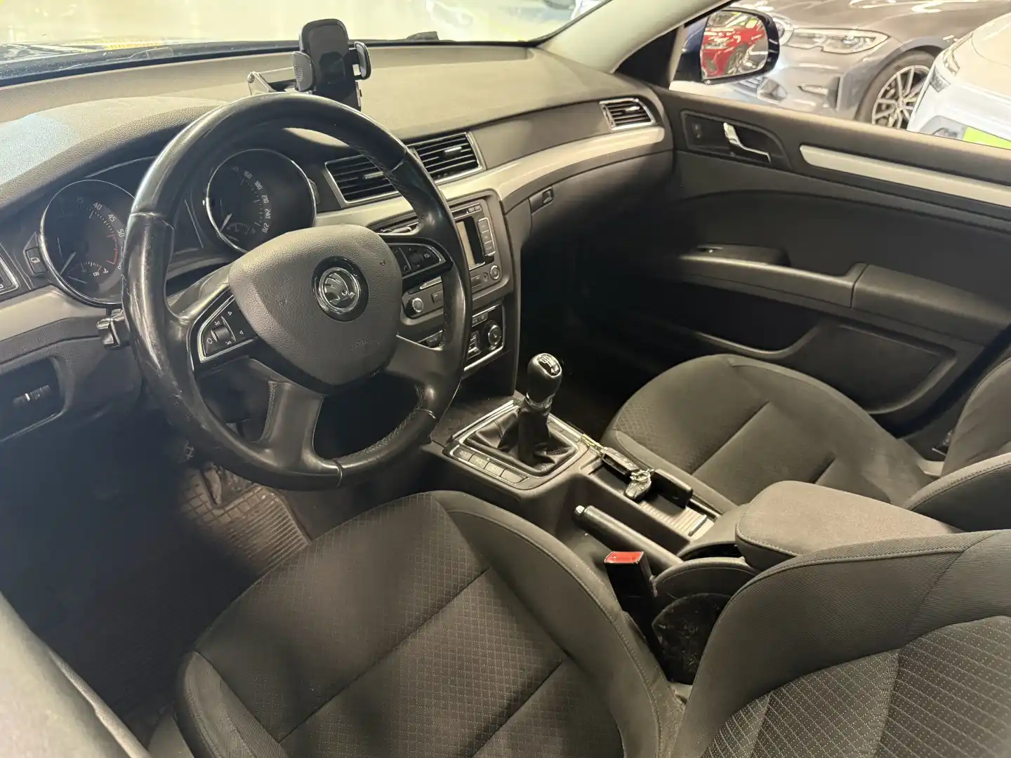 car-image