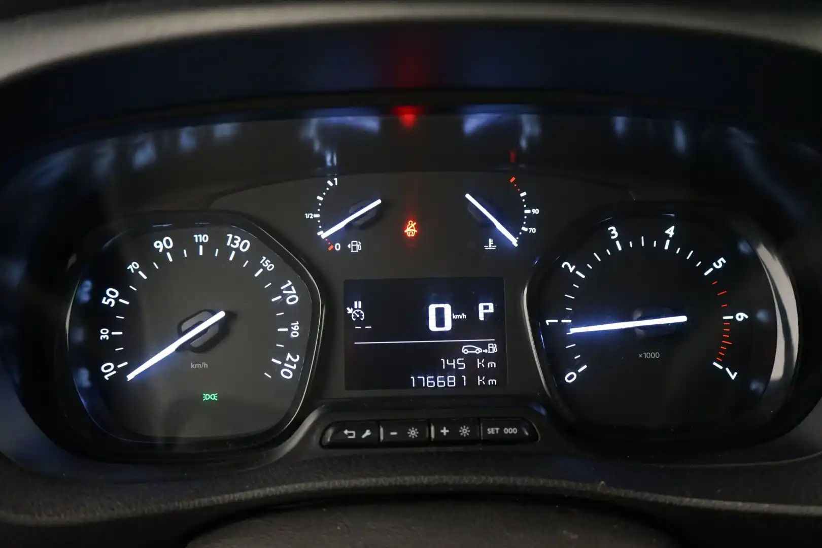 car-image