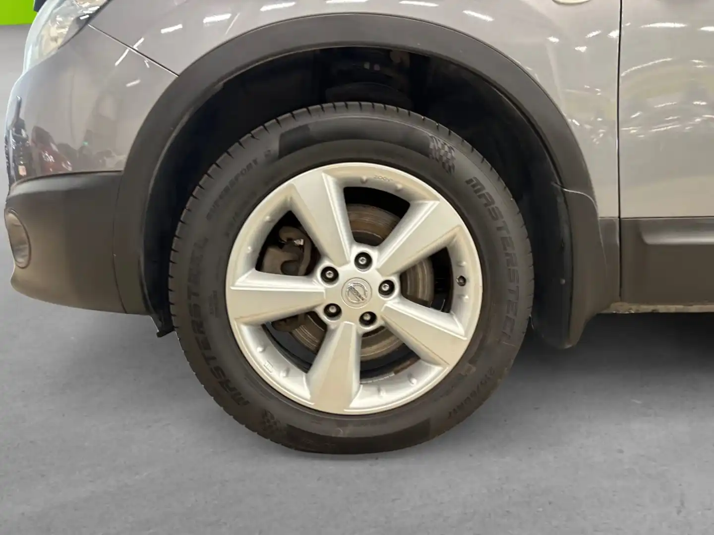 car-image