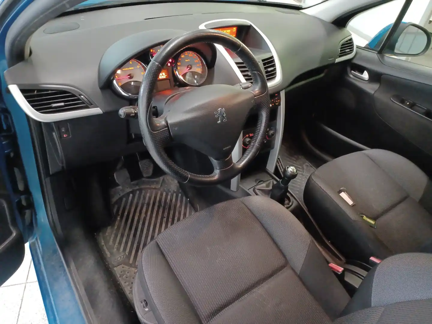 car-image