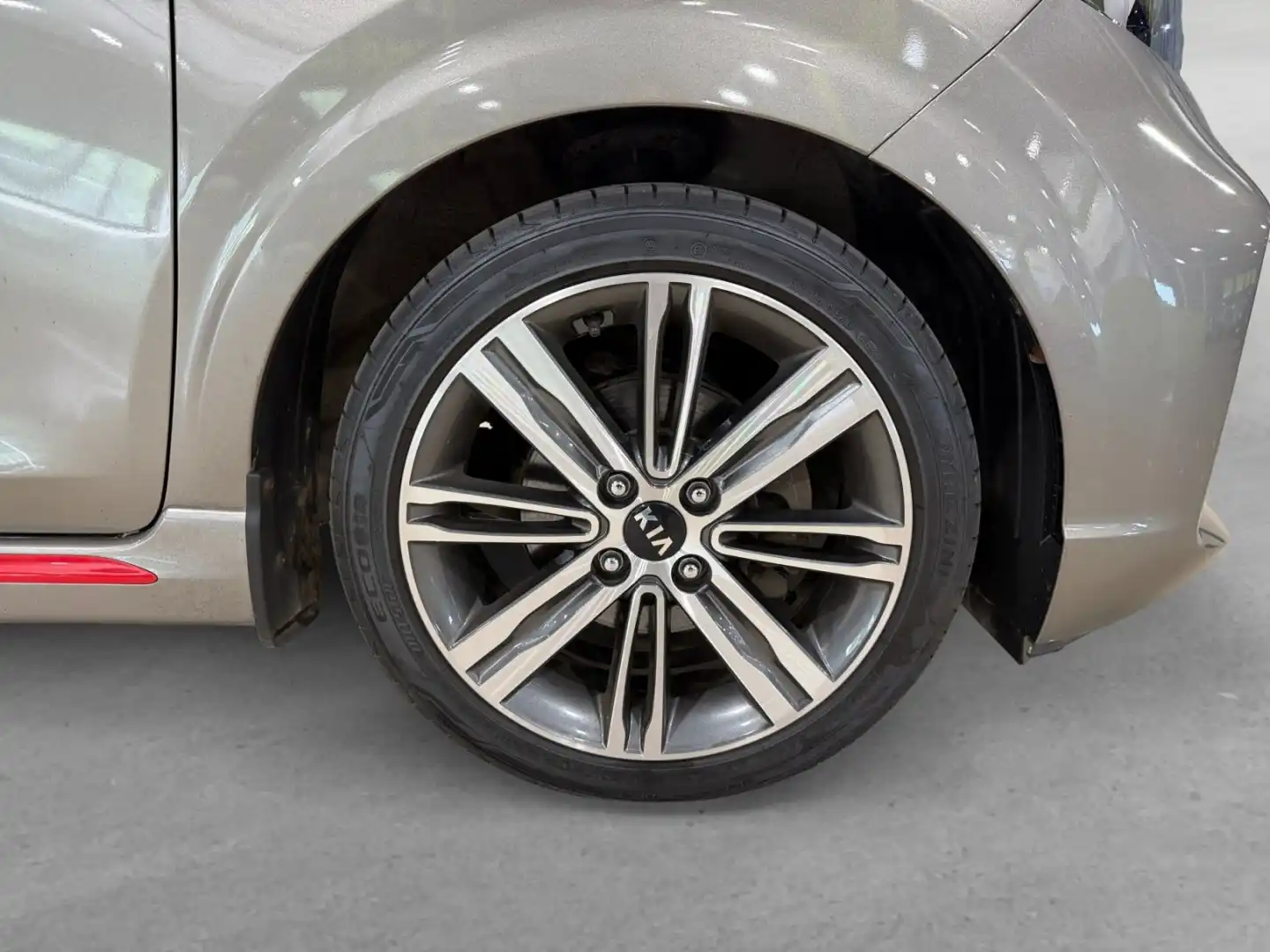 car-image