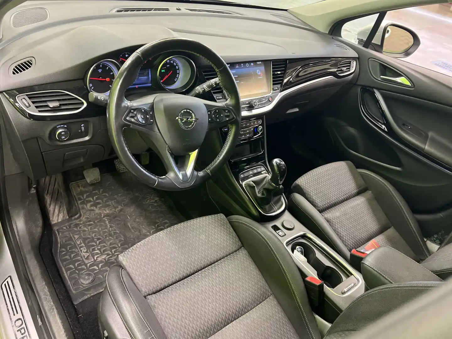 car-image