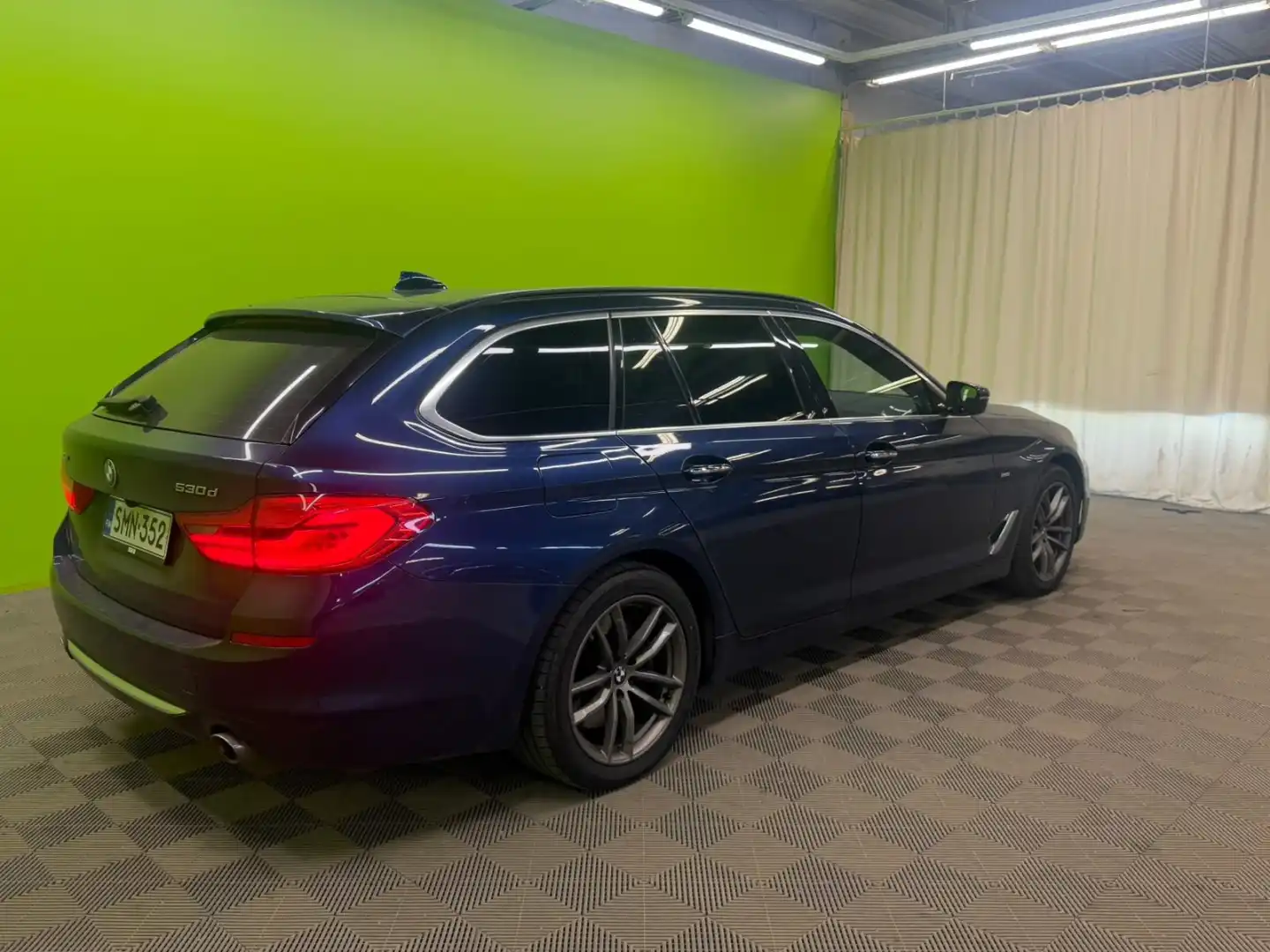 car-image