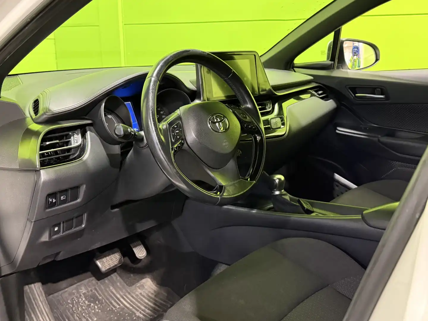 car-image