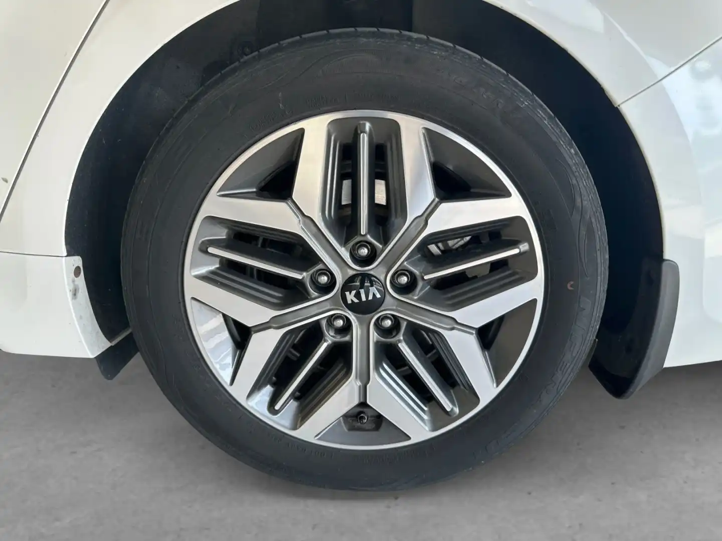 car-image
