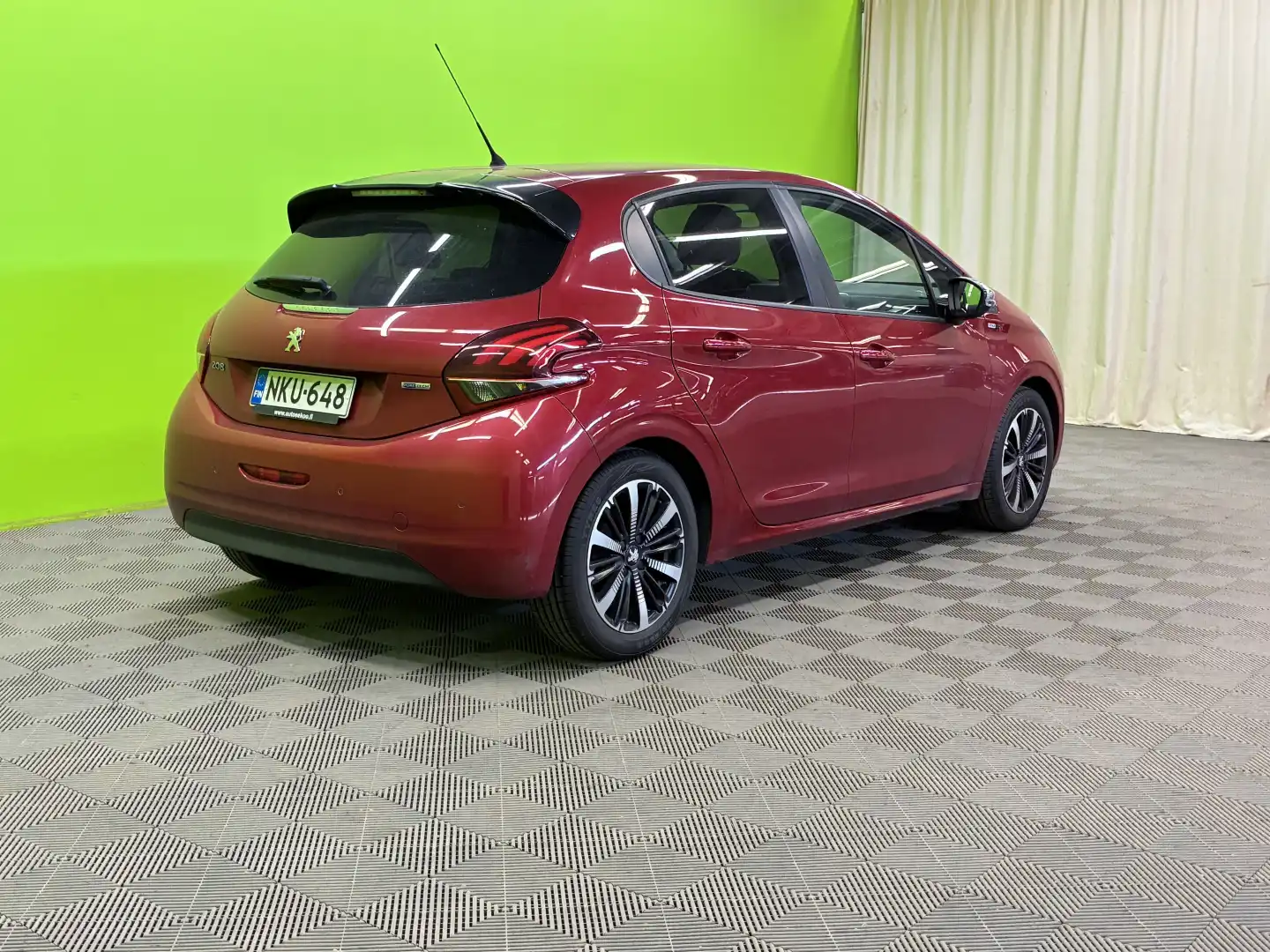 car-image