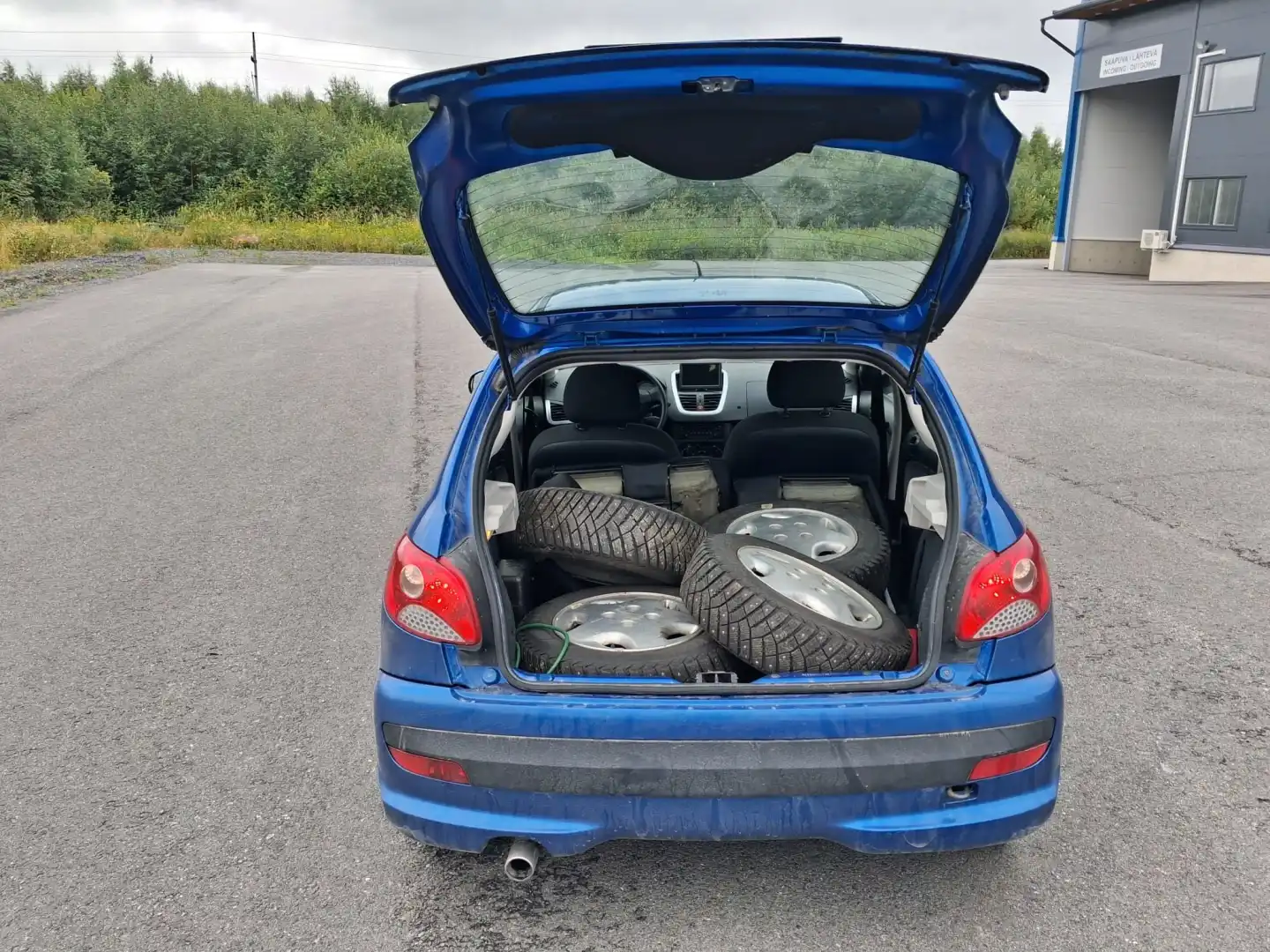 car-image