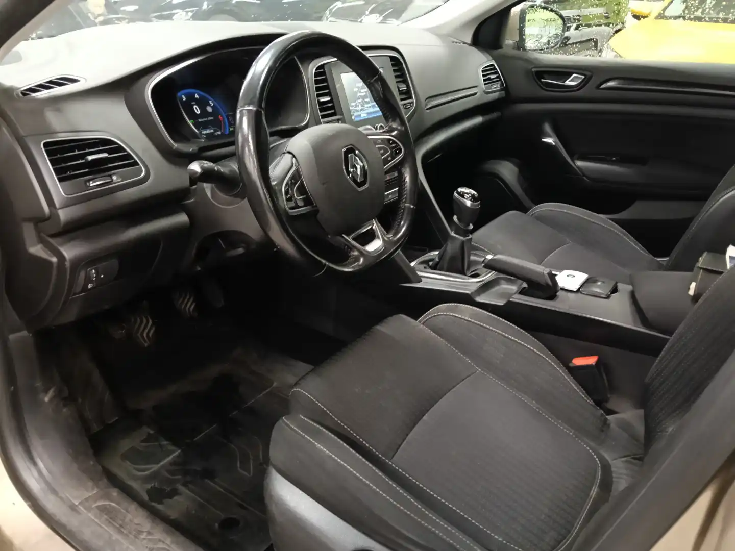 car-image
