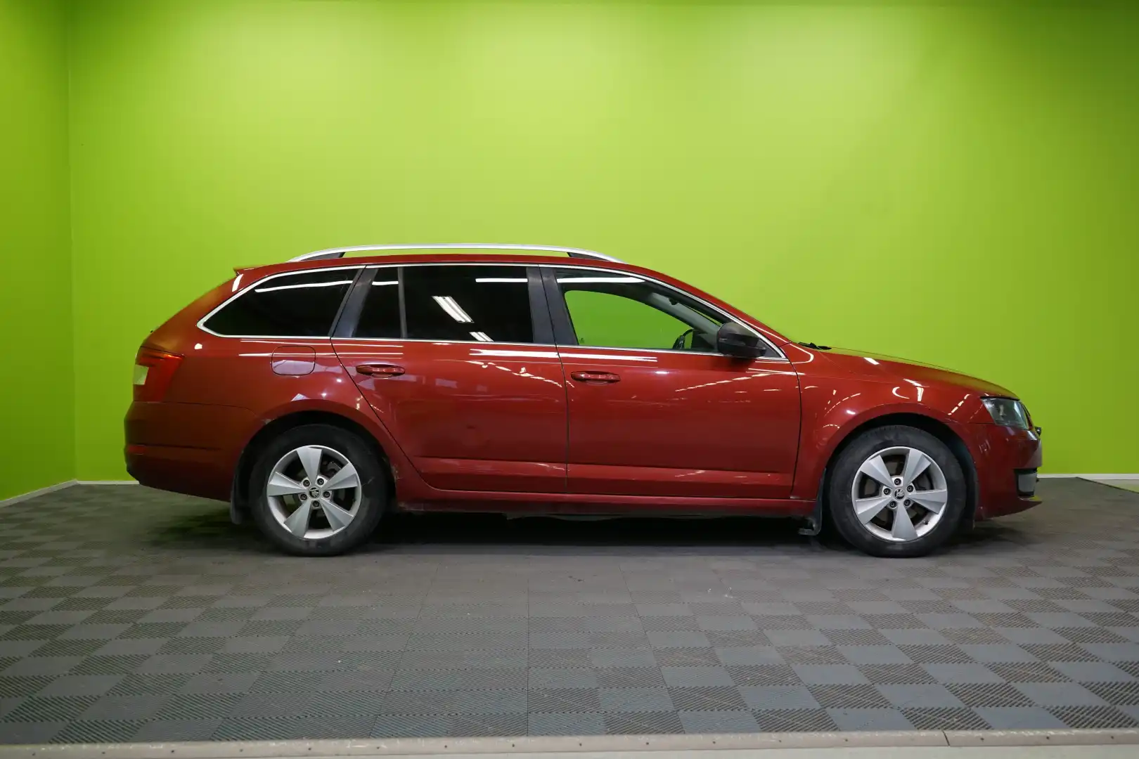 car-image