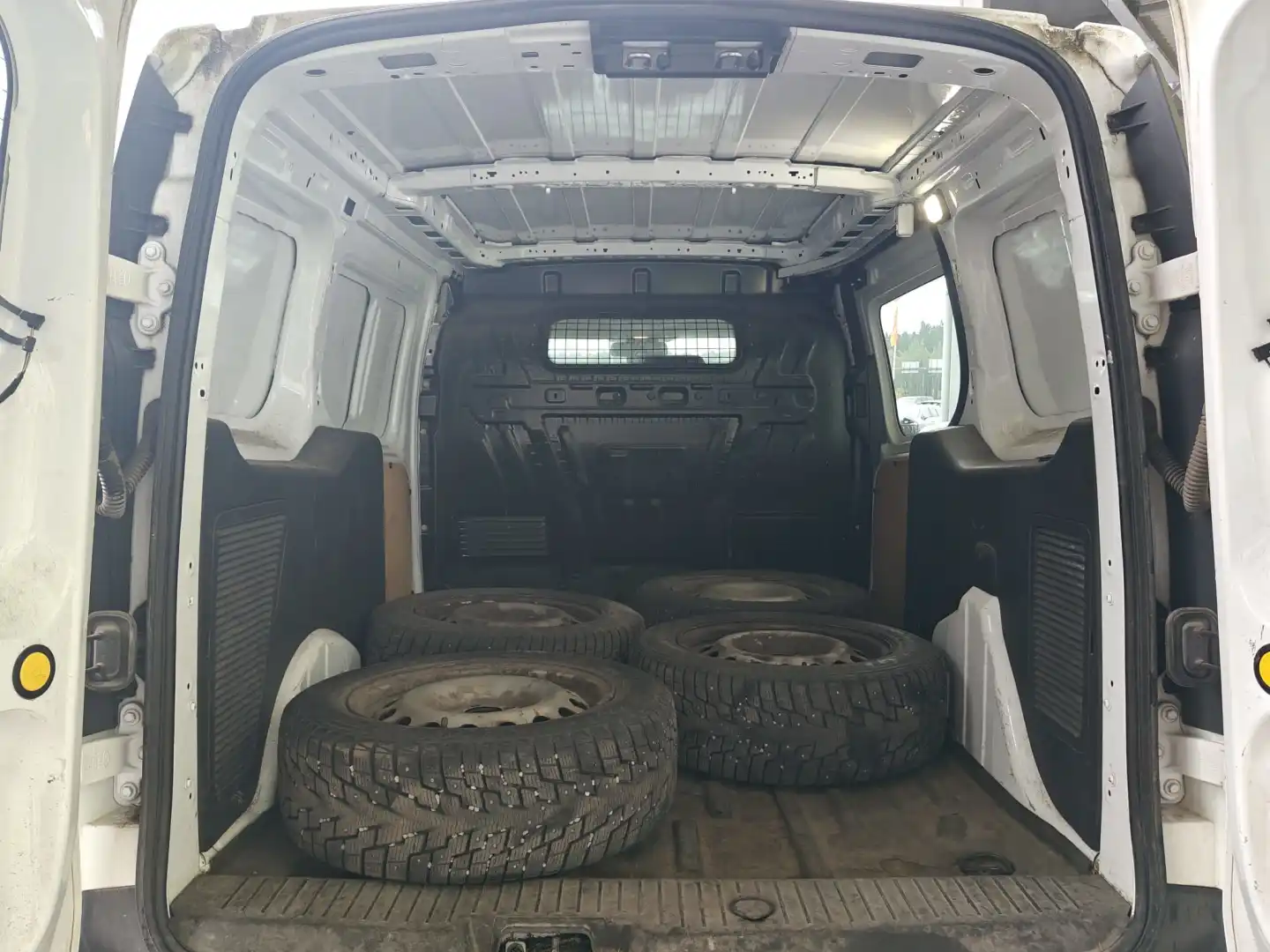 car-image