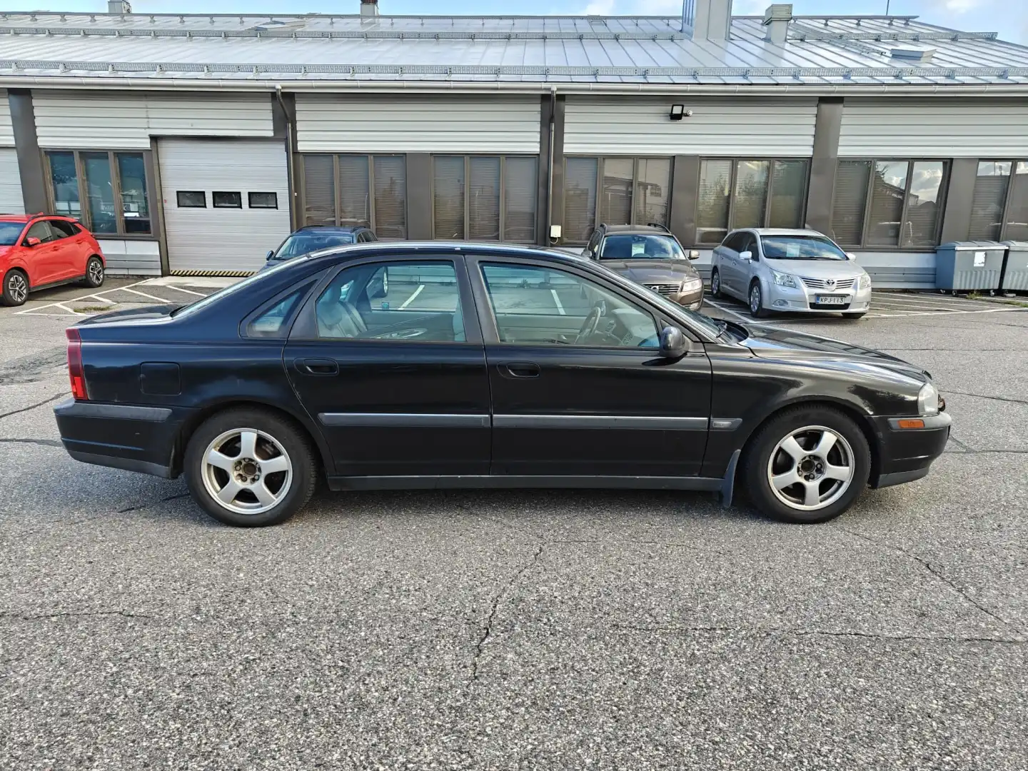 car-image