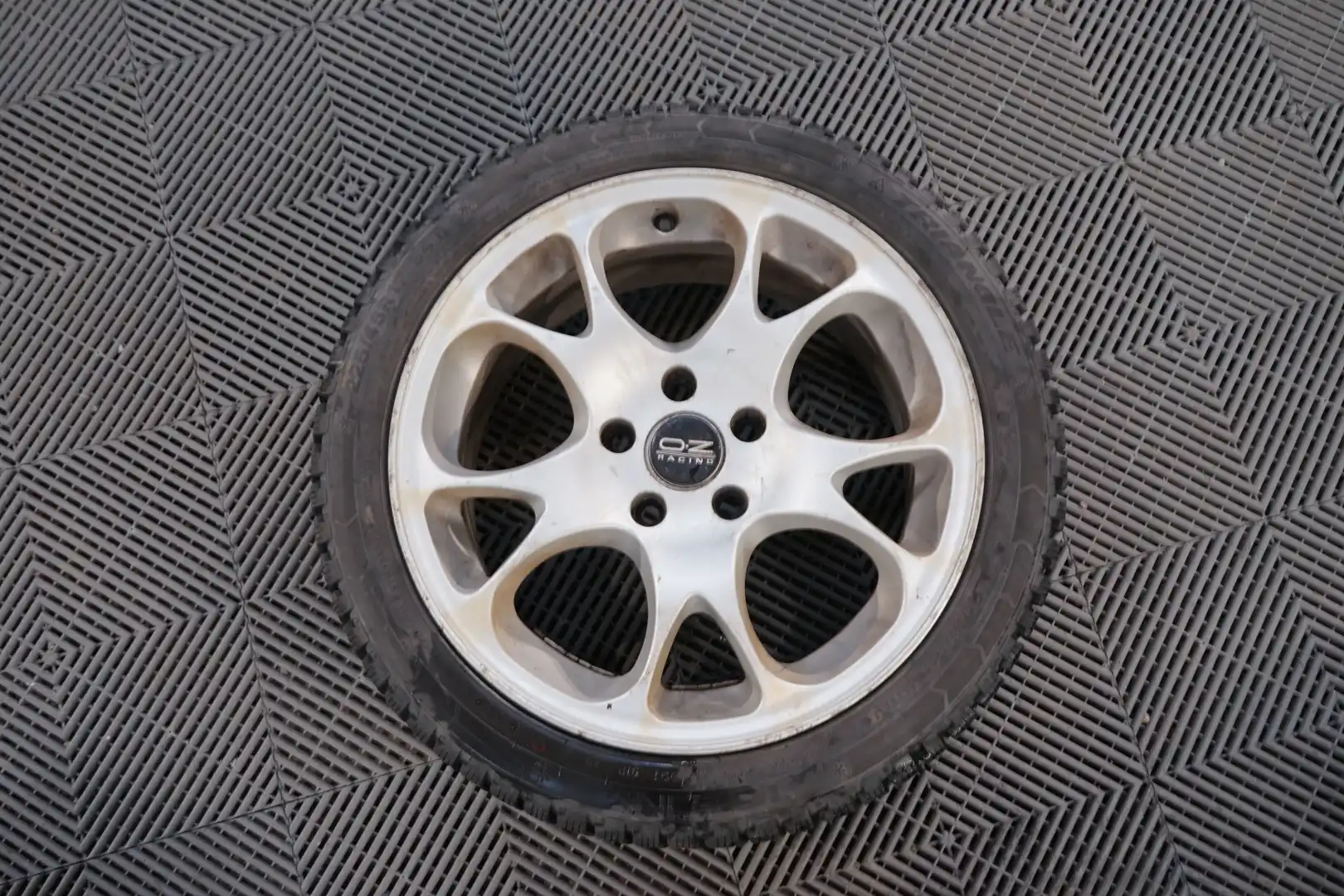car-image