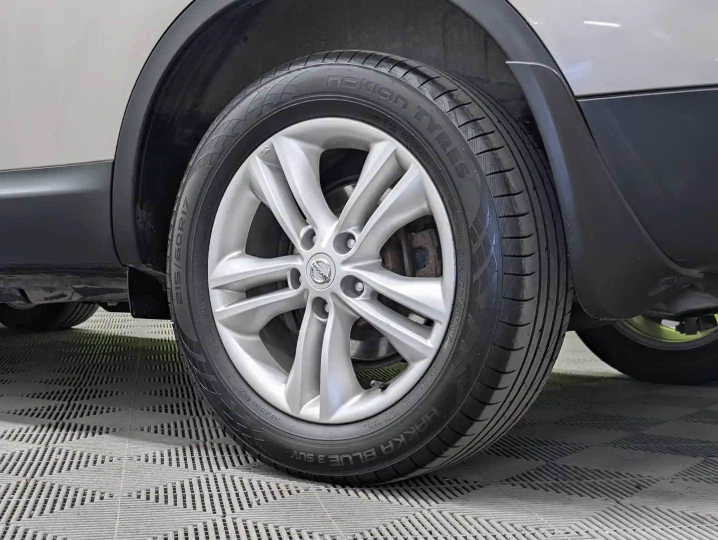 car-image