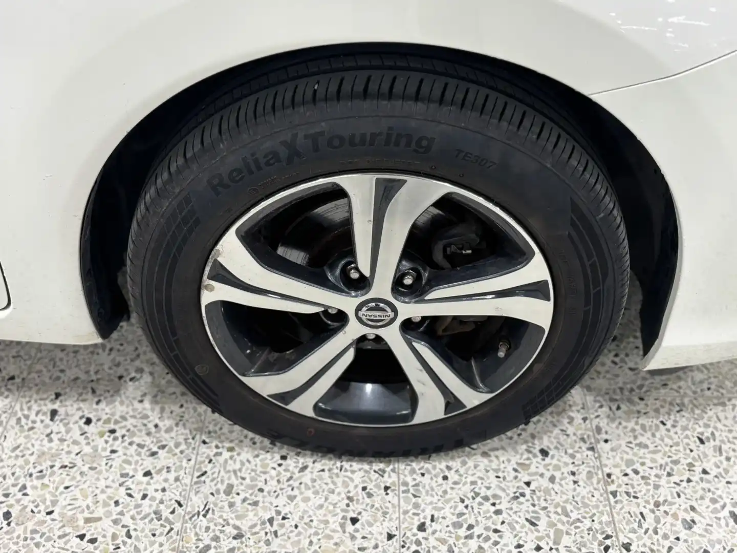 car-image