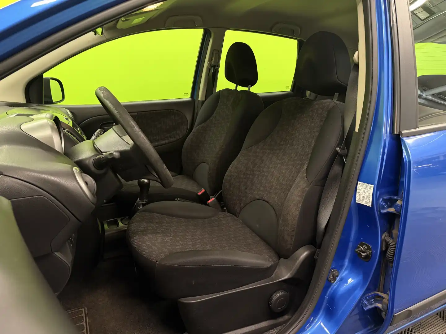 car-image