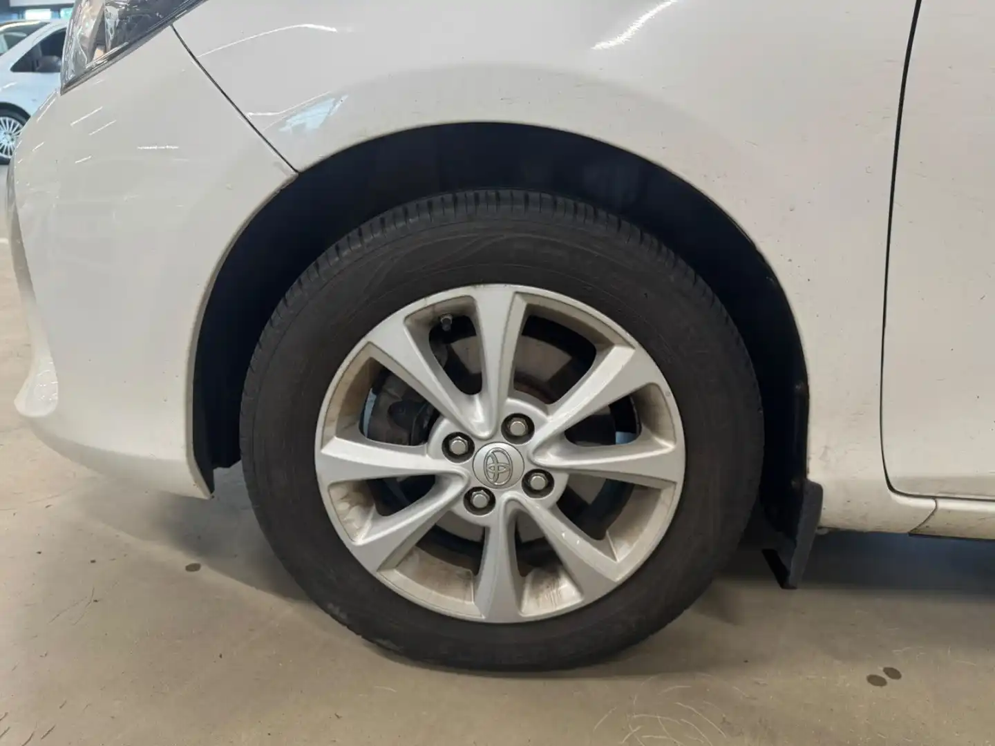 car-image