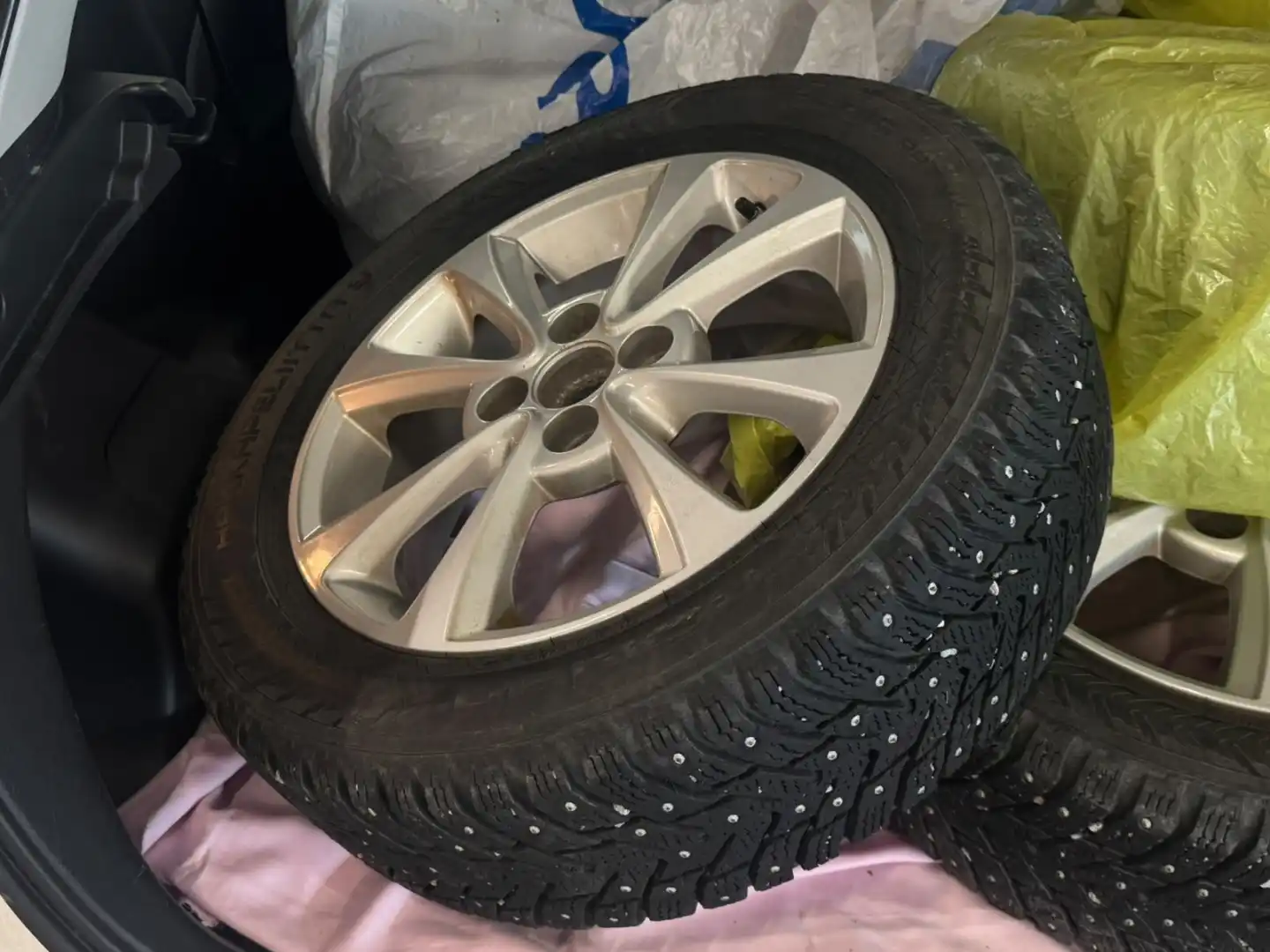 car-image